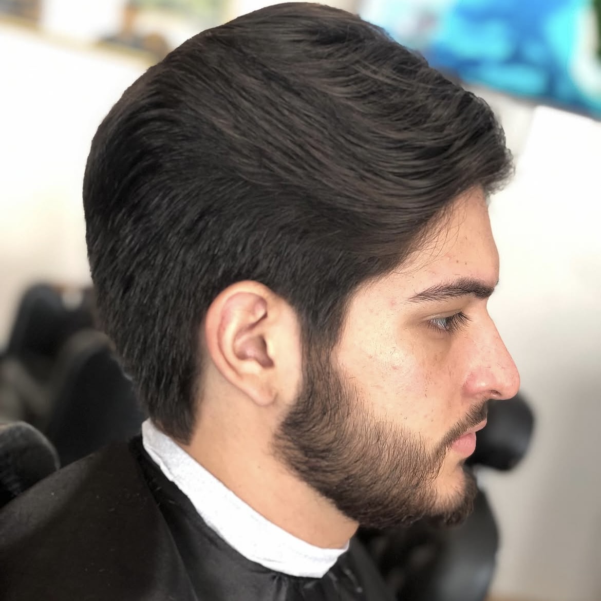 Renove seu visual na Barbearia F. Gomes